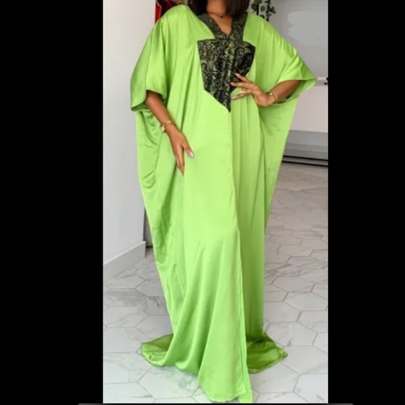 Dresses & Skirts - Green kaftan. One sz fits most